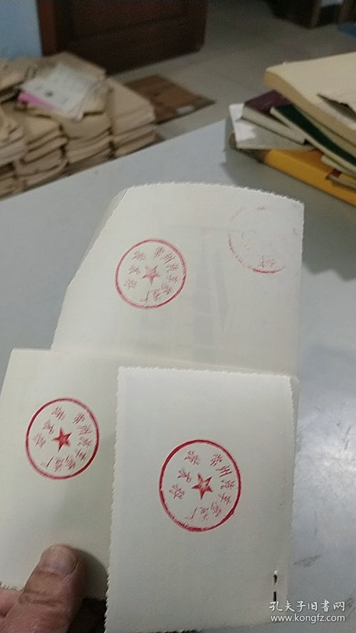 七十年代江蘇省常州汽車修造廠生產(chǎn)的 dllc牌大客車 出廠,整體造型,內(nèi)飾,3張老照片合售 車頂有行李盤架 每一枚照片都有常州汽車修造廠公章 檔案館級(jí)別的老照片藏品